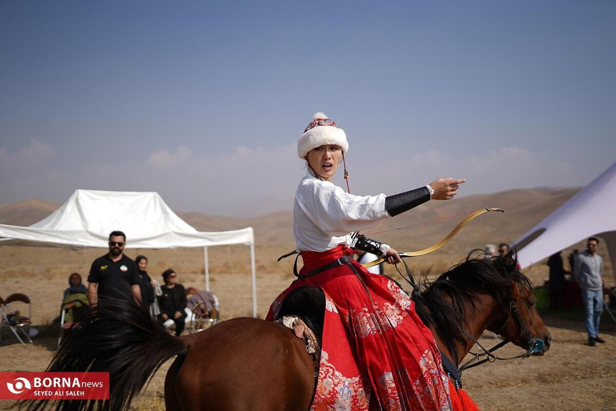 تصویر نکته‌دار از چند زن اسب سوار در کردان کرج