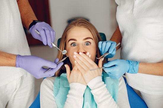 آیا مراجعه به دندانپزشکی بعد از تزریق ژل لب امکانپذیر است ؟