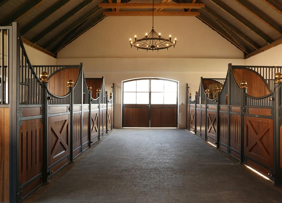 luxury-horse-stables