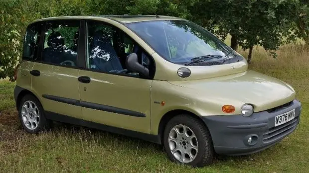 olive-fiat-multipla-parked-in-grass-2-620x348