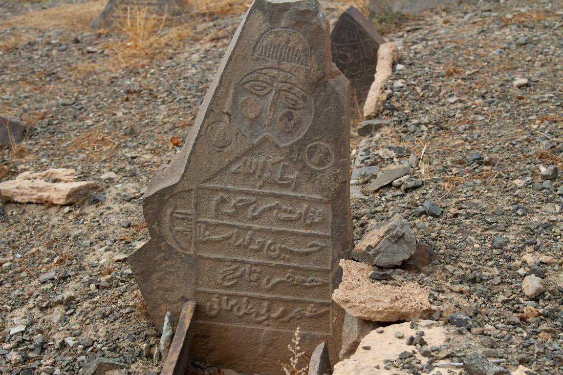 عجیب‌ترین قبرستان ایران که دو ساعت با تهران فاصله دارد