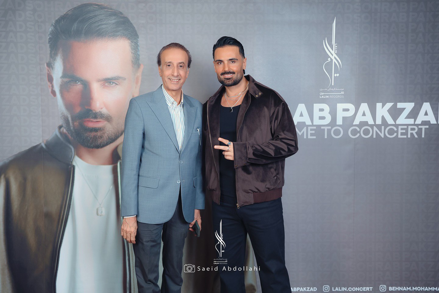 عکسی از محمدرضا حیاتی گوینده خبر در کنسرت خواننده مشهور عکسی از محمدرضا حیاتی گوینده خبر در کنسرت خواننده مشهور