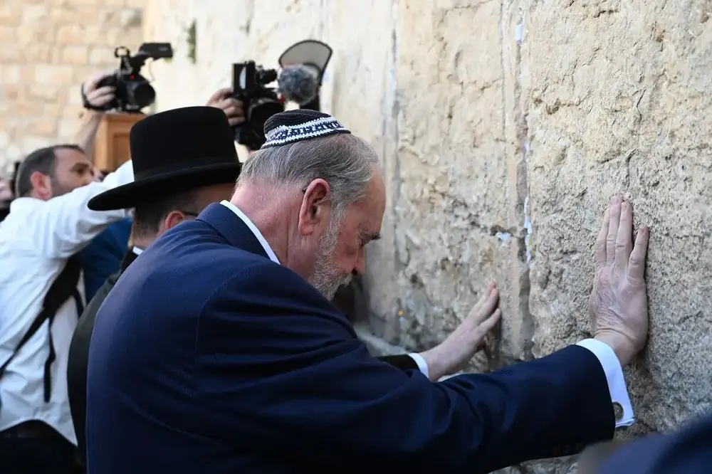 1771712545مایک-هاکبی