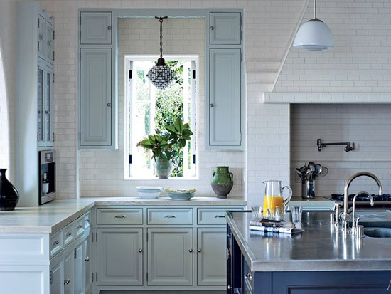 بهترین رنگ کابینت آشپزخانه کوچک (پیشنهاد طراحان داخلی 2024) + عکس‌