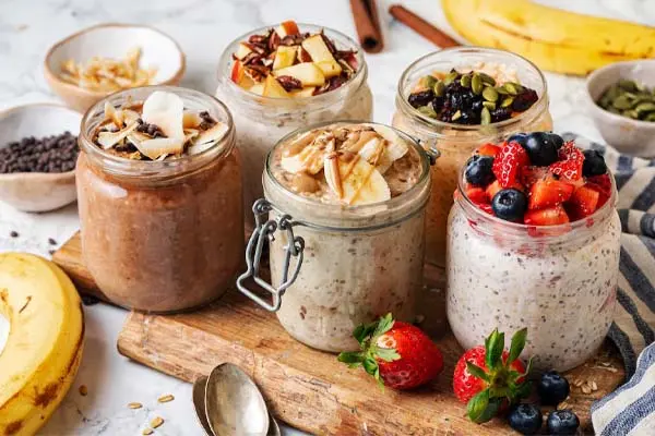 decorate-oatmeal-with-fruits-nuts
