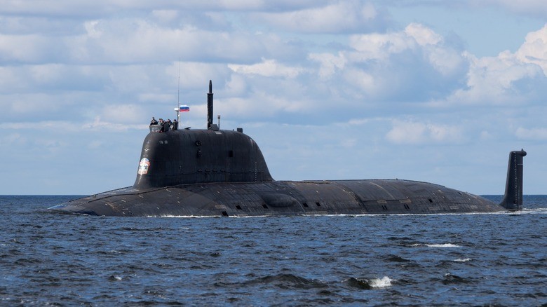2-russian-submarine-yasen-m-half-underwater