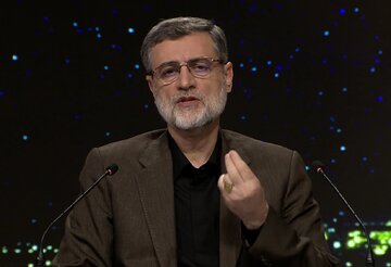 دفاع از احمدی‌نژاد در مناظره زنده صداوسیما