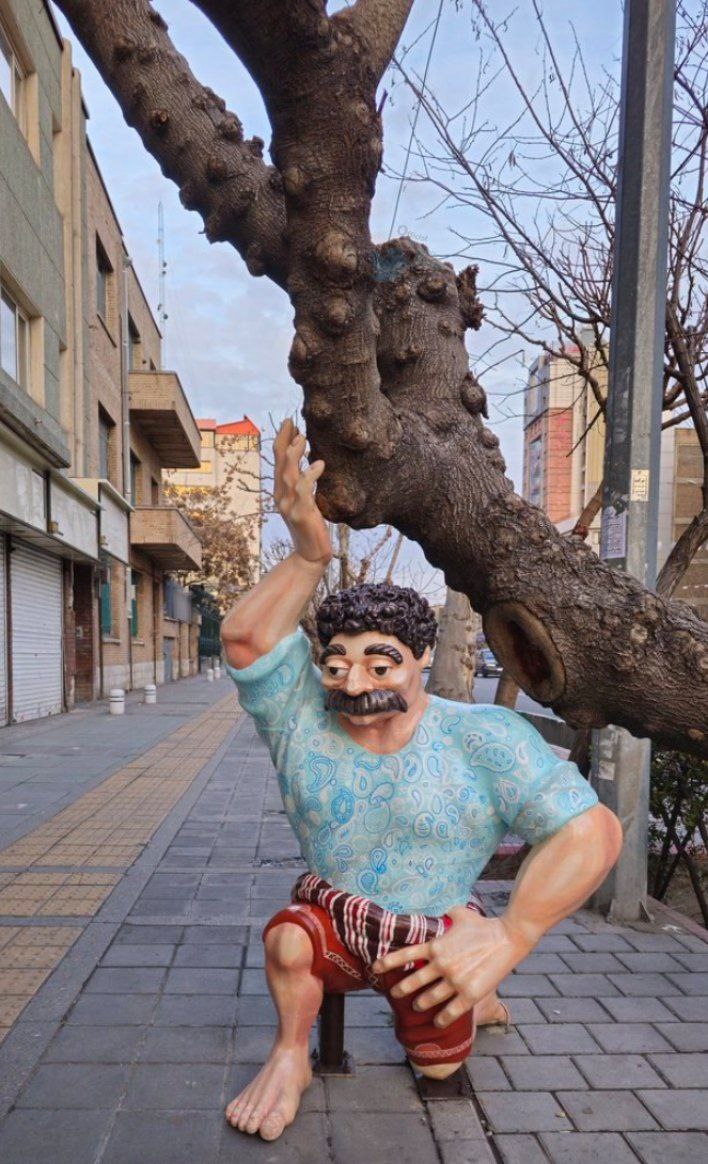 خلاقیت بامزه برای حفظ یک درخت در تهران