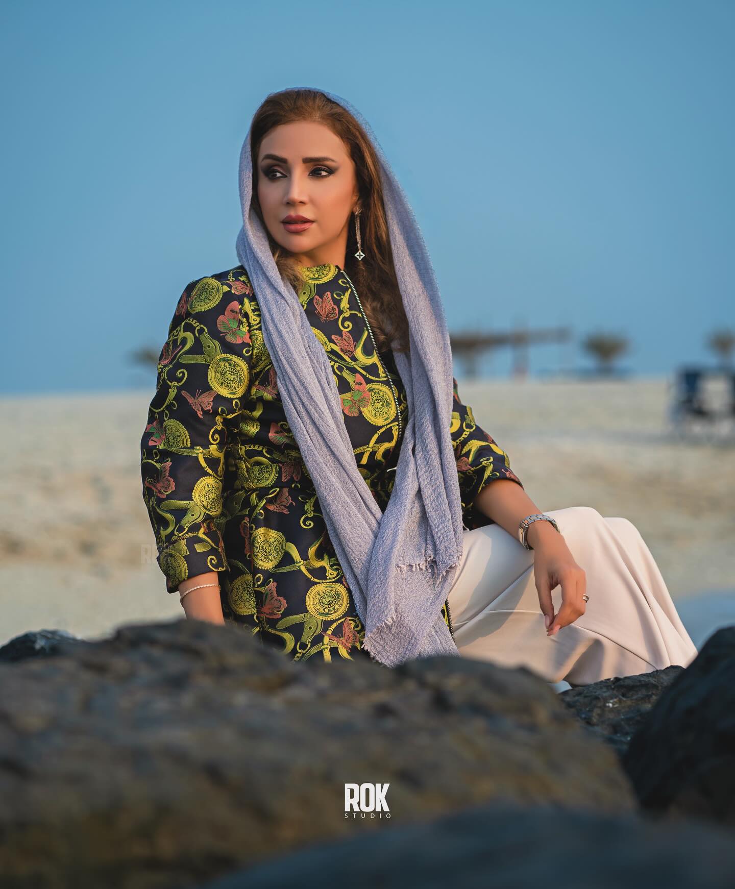تیپ خاص خانم بازیگر تلویزیون در ساحل دبی