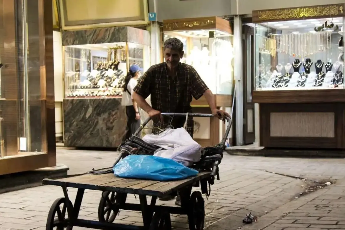 1404060617312928233841174