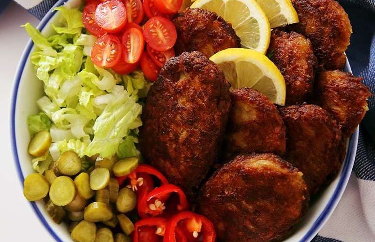 طرز-تهیه-کتلت-ترد-و-خوشمزه-با-سیب-زمینی-خام-775x500