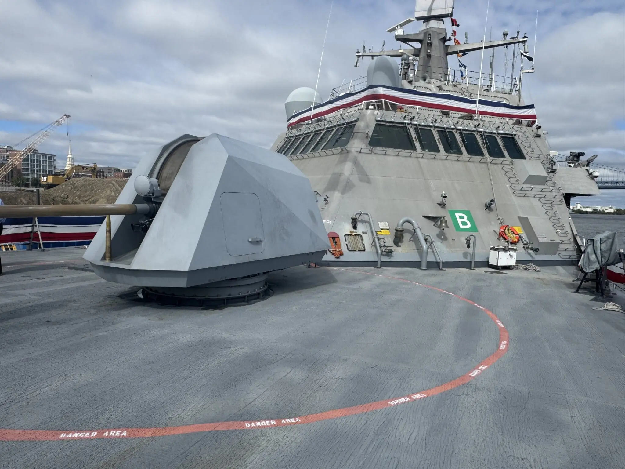 us-navy-warship-fires-1