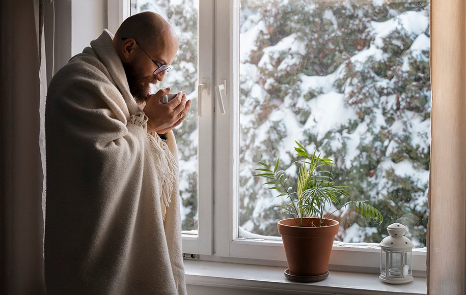 Man-drinking-hot-beverage-during-energy-crisis