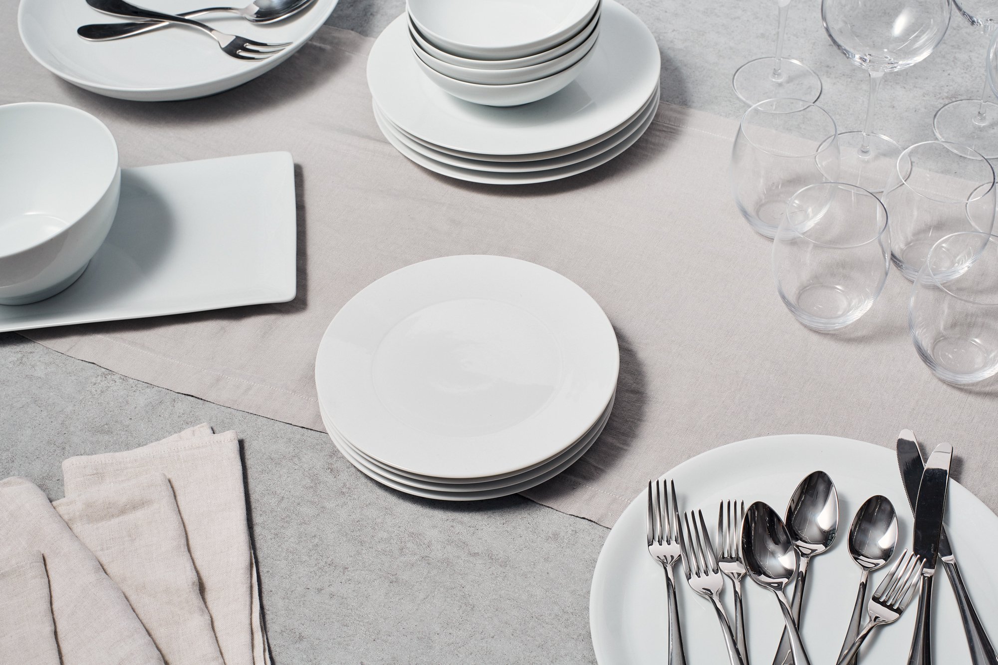 SNOWE_Fall2019_SlateBedroom_11789_Perfect-table-setting_1_2048x2048