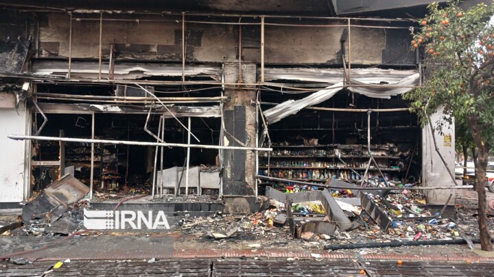 نجات ۲۰ نفر در آتش‌سوزی یک مجتمع در ساری