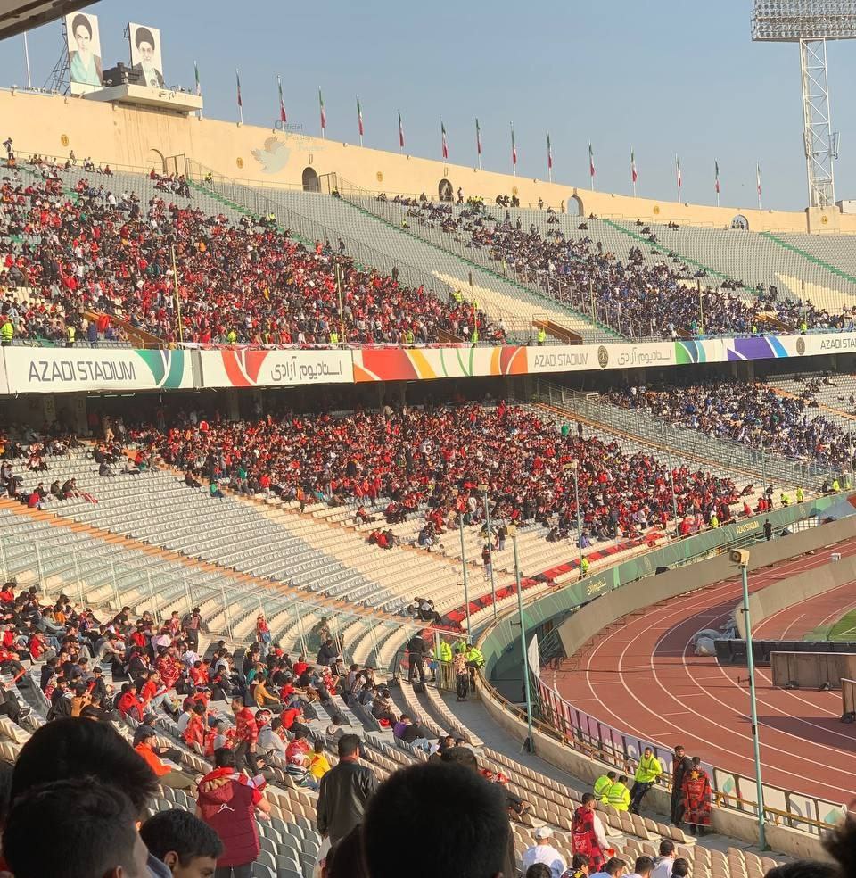 حضور طرفداران استقلال و پرسپولیس در ورزشگاه آزادی
