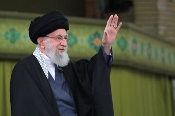 عکسی از فرماندهان ارشد نظامی با لباس شخصی در عزاداری