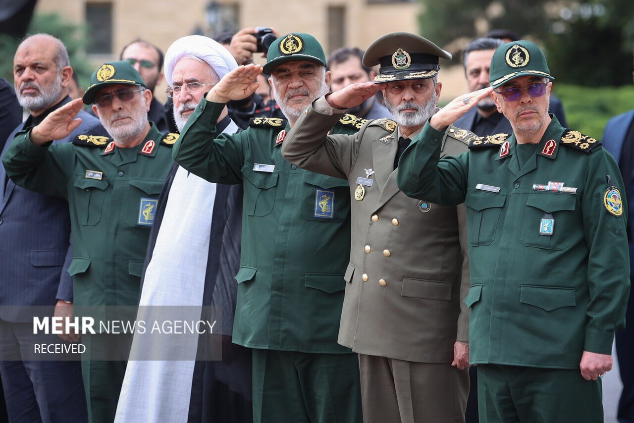 سلام نظامی سردار سلامی به پیکر رئیس‌جمهور