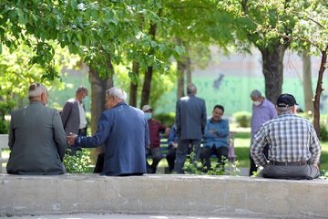 زنان در ایران بیشتر از مردان عمر می‌کنند