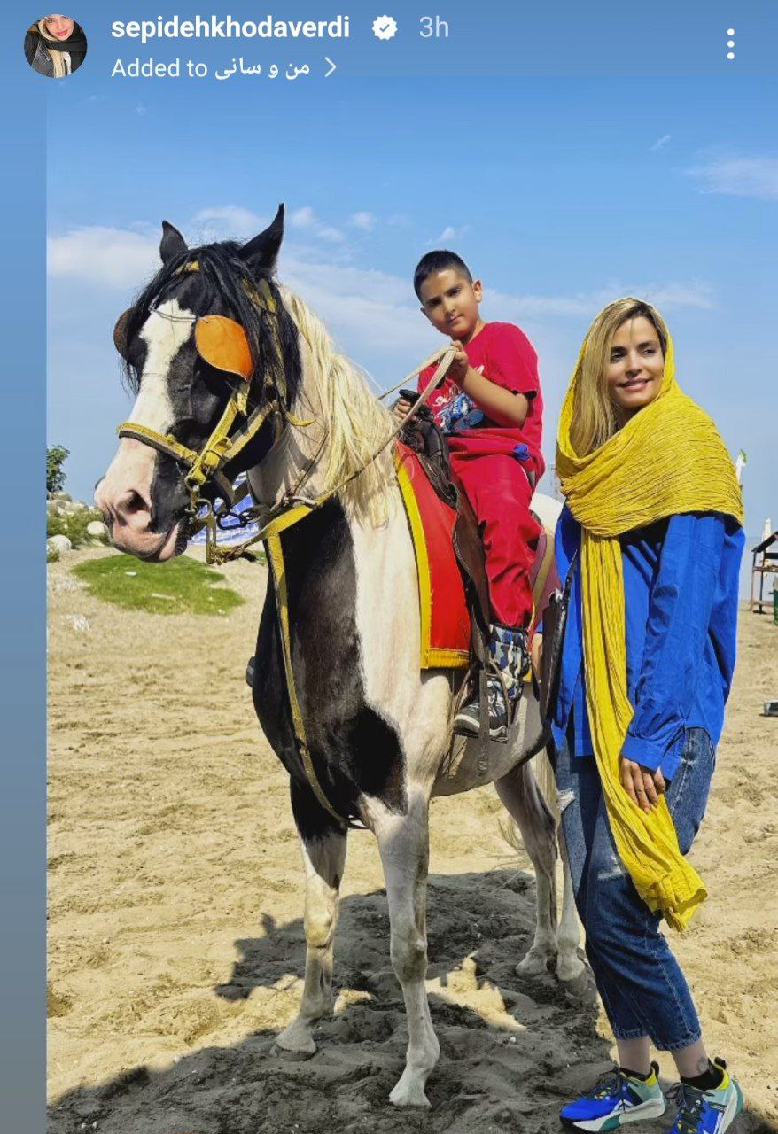 استوری خوش رنگ و لعاب خانم بازیگر و پسرش در حال اسب سواری