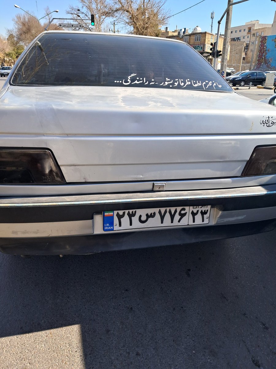 نوشته پشت ماشین این آقا، همه خانم‌های تهران را عصبانی کرد