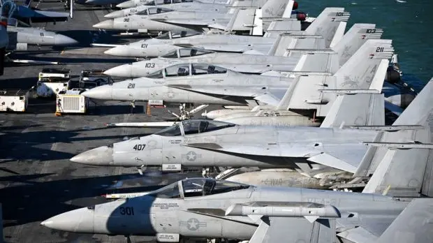 us-aircraft-carrier-fighter-jet-capacity-2-f-18-jet-fighters-are-seen-on-the-flight-deck-of-u-620x348