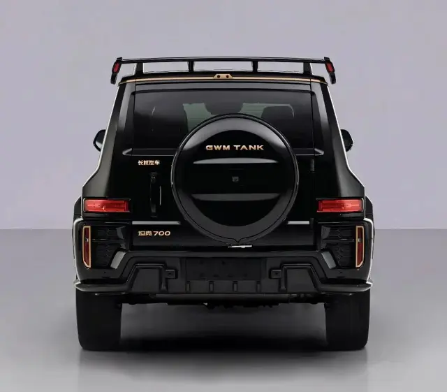 tank-700-rear-view-6aa0fe24420fe430839541ba