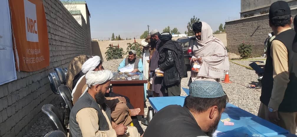 کمک دلاری طالبان به مهاجران افغان
