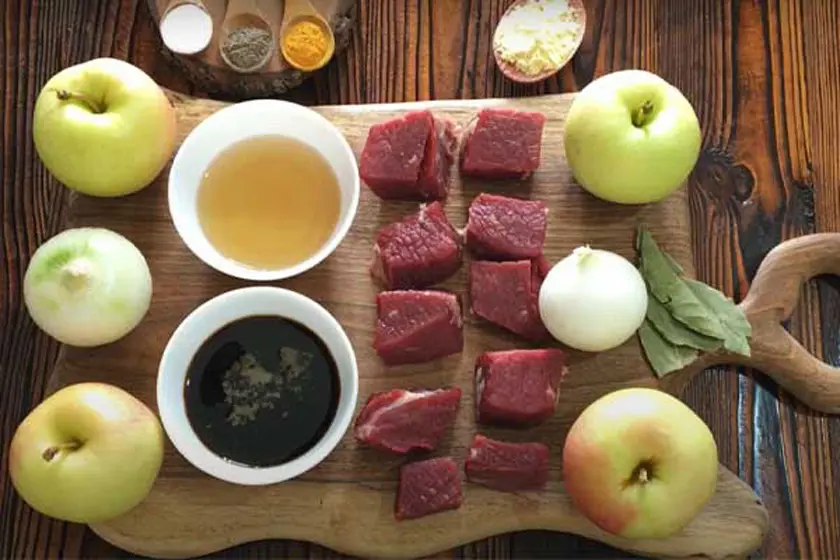 مواد-لازم-برای-تهیه-خورشت-سیب-درختی