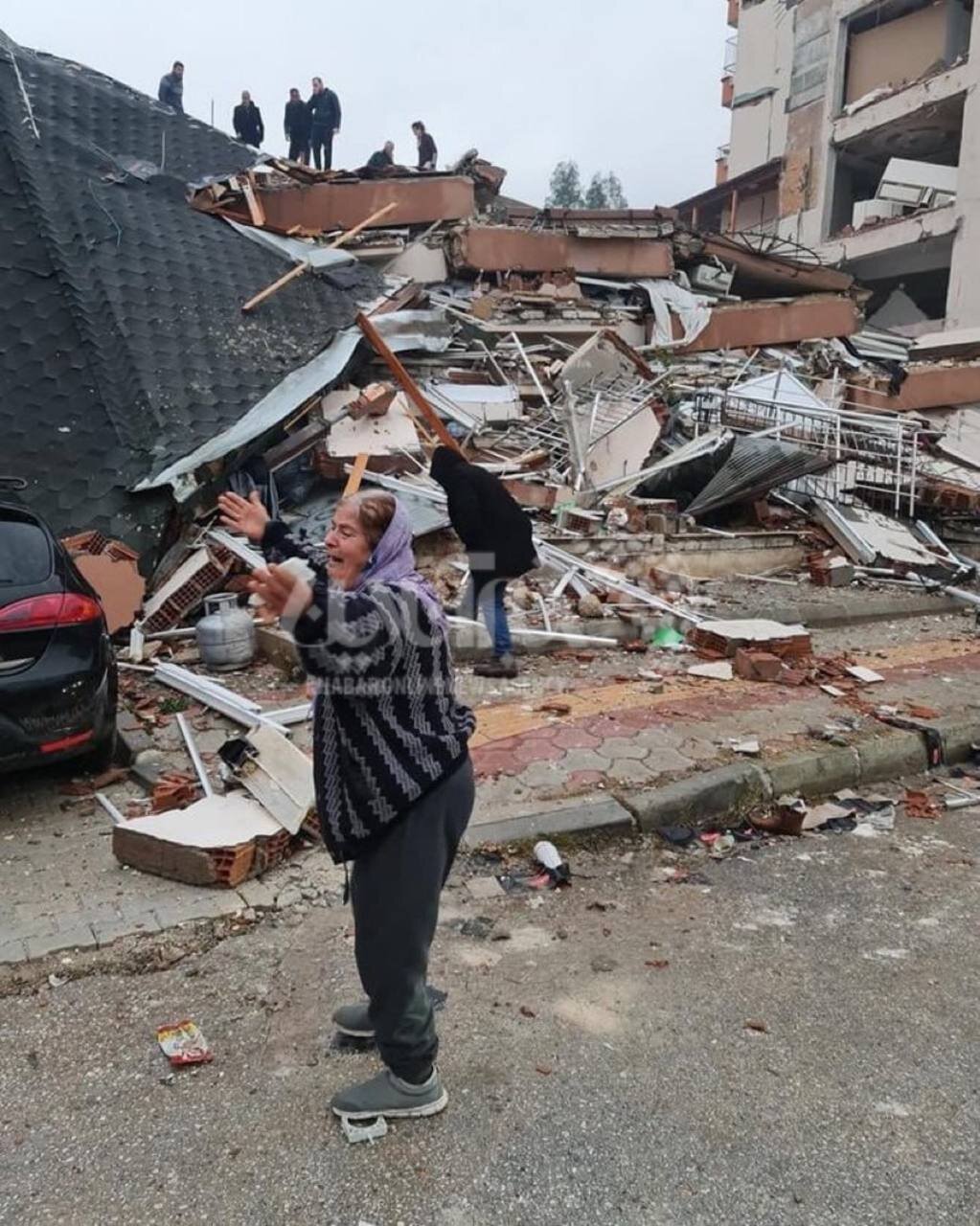 عکس  تلخ و دردناکی که از زلزله ترکیه وایرال شد