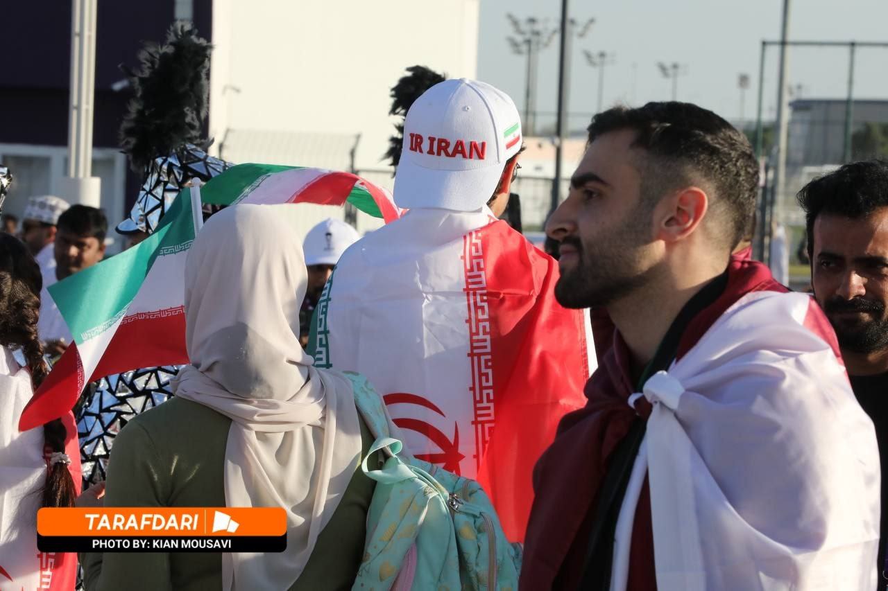 تصاویری جالب از تماشاگران ایران و قطر در آستانه بازی