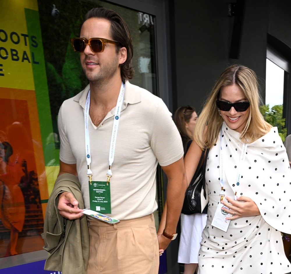 pregnant-margot-robbie-attends-wimbledon-with-husband-tom-ackerley-02