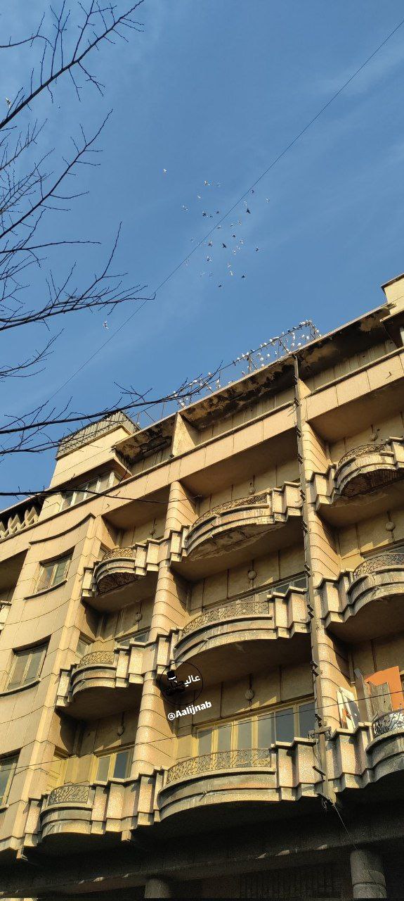 کفتربازی روی یک ساختمان تاریخی در لاله‌زار تهران!