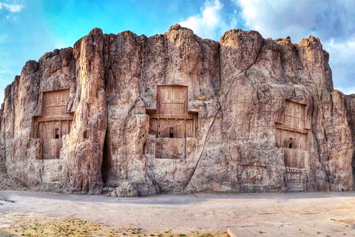 رد-پای-سه-دوره-از-تاریخ-سرزمین-پارس-در-نقش-رستم
