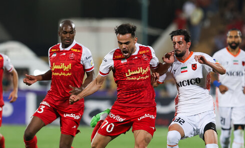 ارونوف در پرسپولیس ماندنی شد