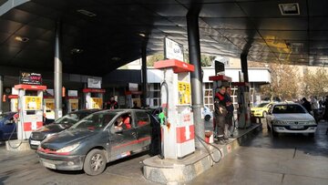 واکنش به صف‌های طولانی پمپ‌بنزین در تهران 