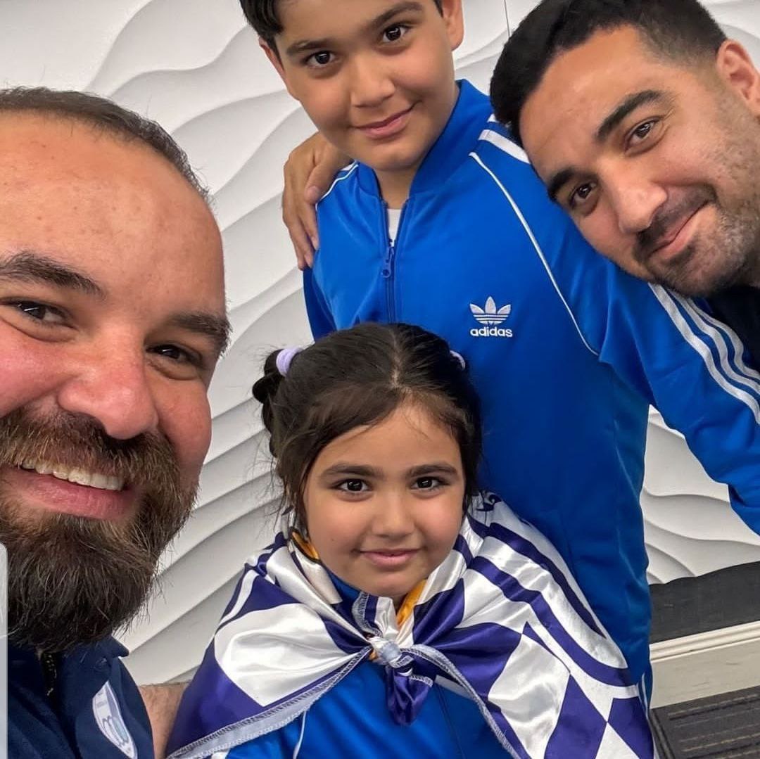 حضور مهمانان خاص جواد نکونام در استادیوم آزادی