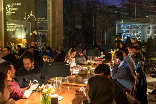 umag-tehran-day-and-night-cafes-cafe-at-night_11zon