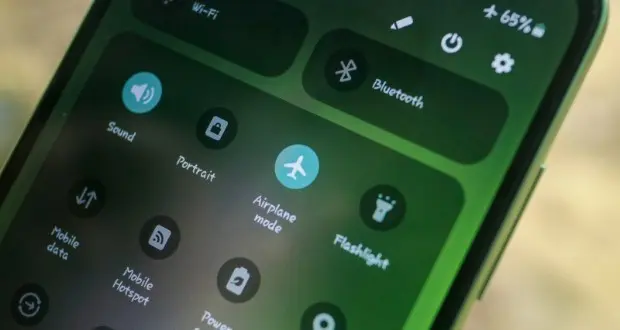 phone-airplane-mode-flight-impact_11zon