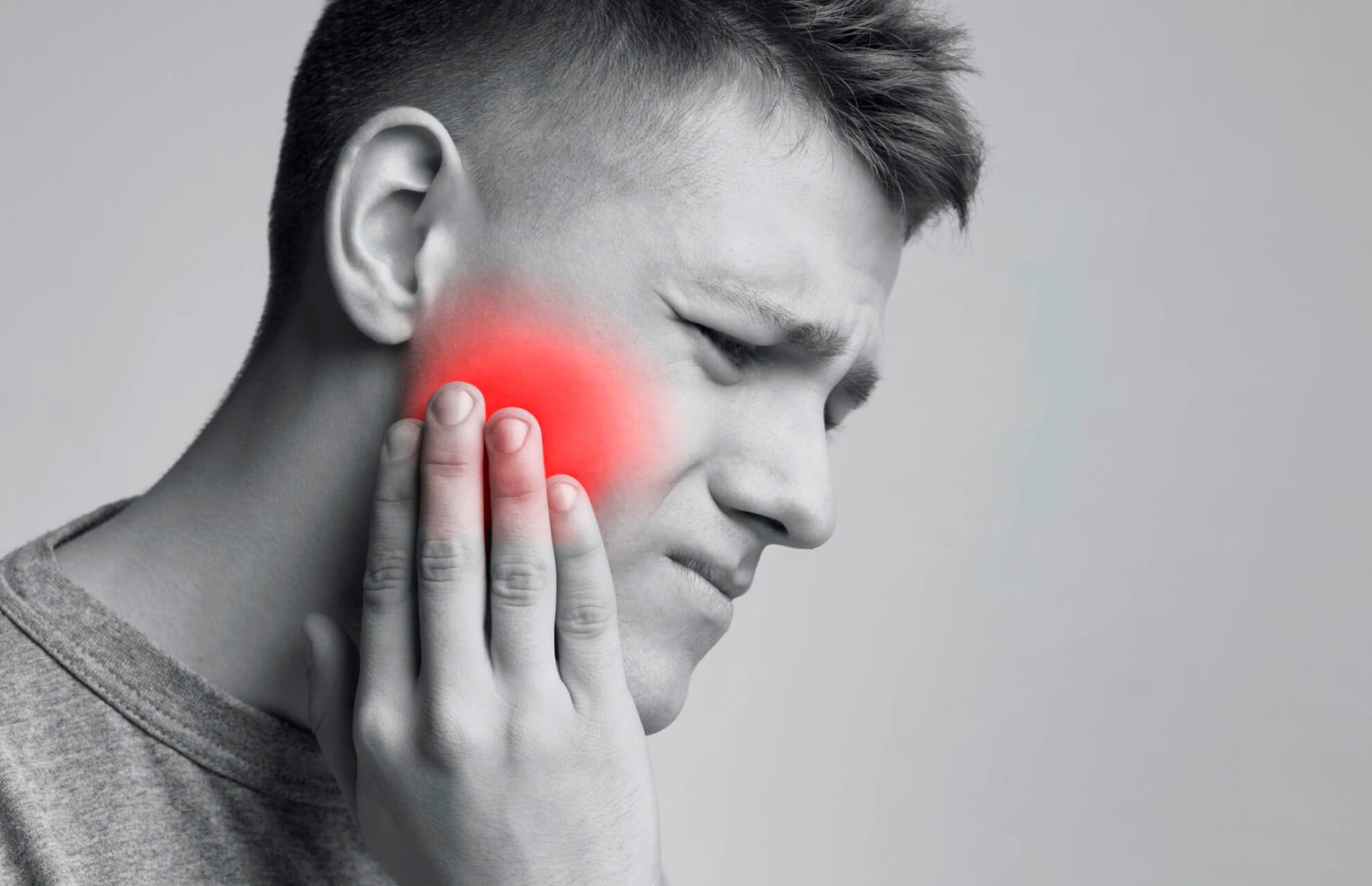 A-young-man-experiencing-jaw-pain