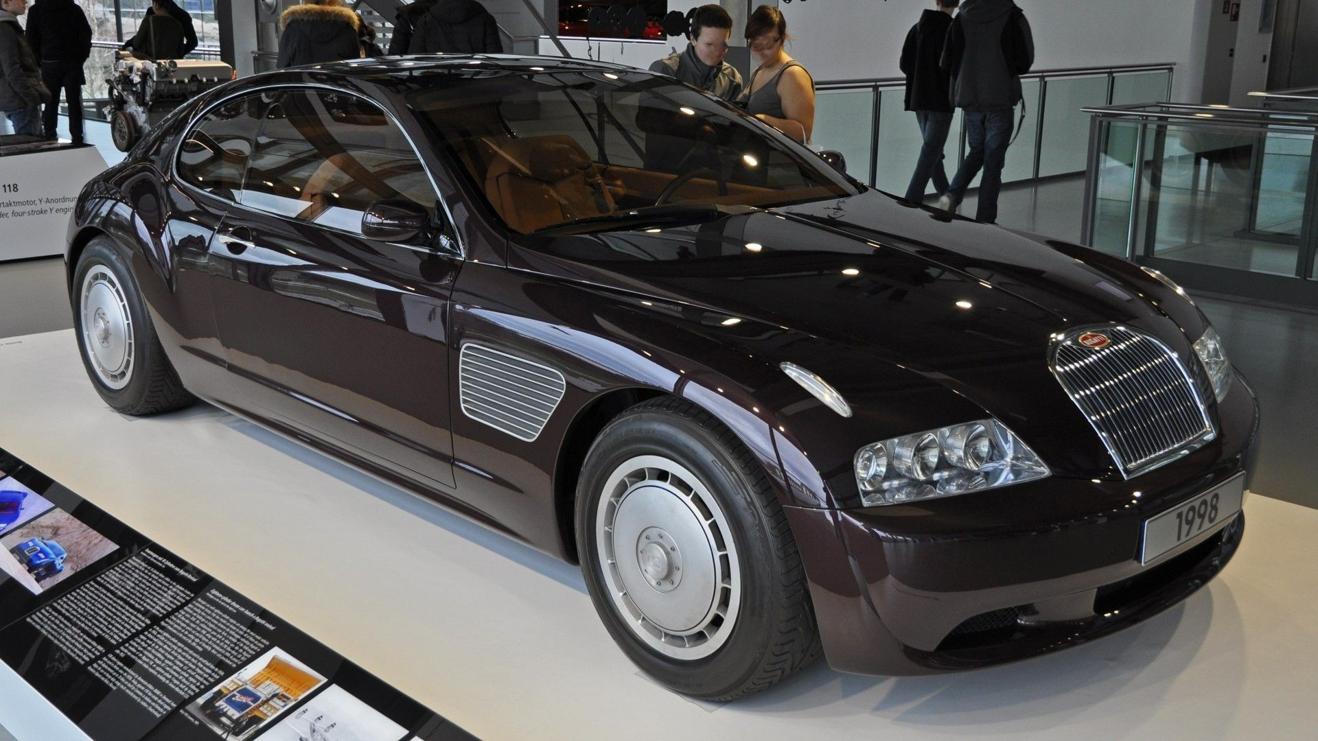 1-burgundy-bugatti-eb-118-on-display