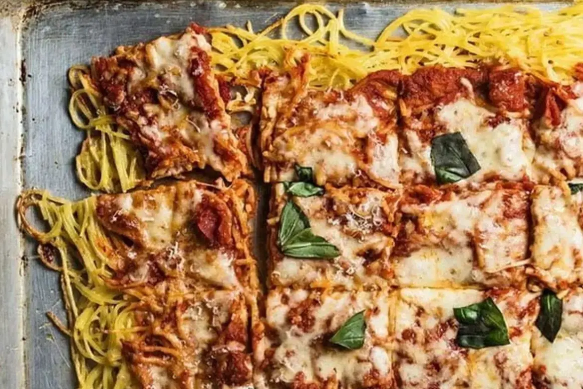 طرز پخت پیتزا ماکارانی؛ یک ترکیب هیجان‌انگیز
