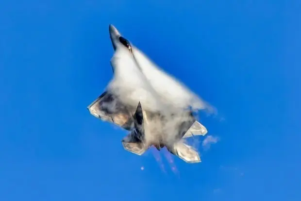 f-22-raptor-fighter-5-620x414