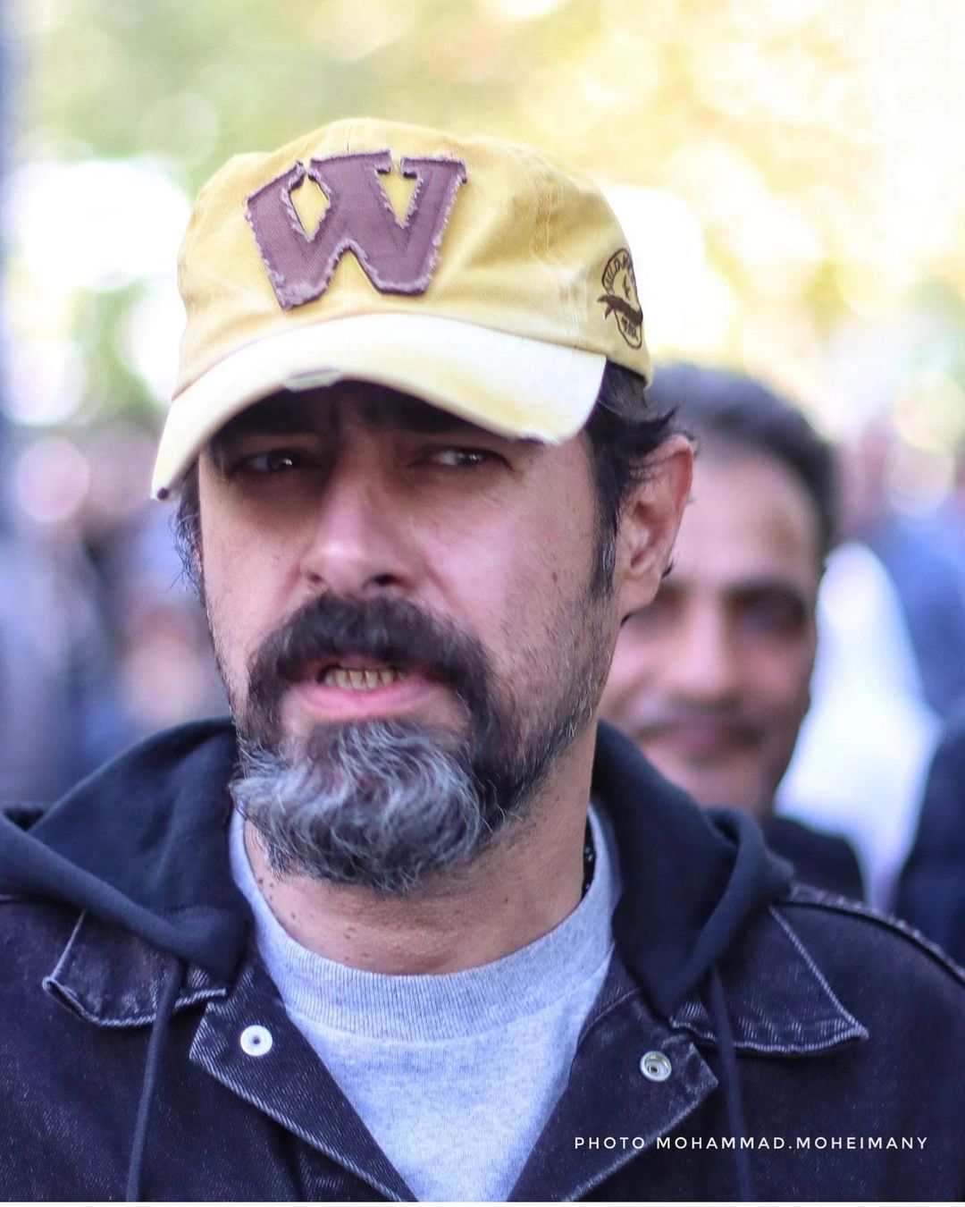 چهره منقلب شهاب حسینی در مراسم امروز با یک کلاه خاص!
