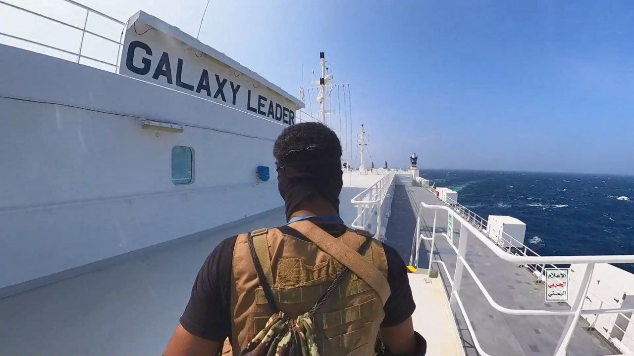 اولین تصاویر یمن از لحظه توقیف کشتی اسرائیل