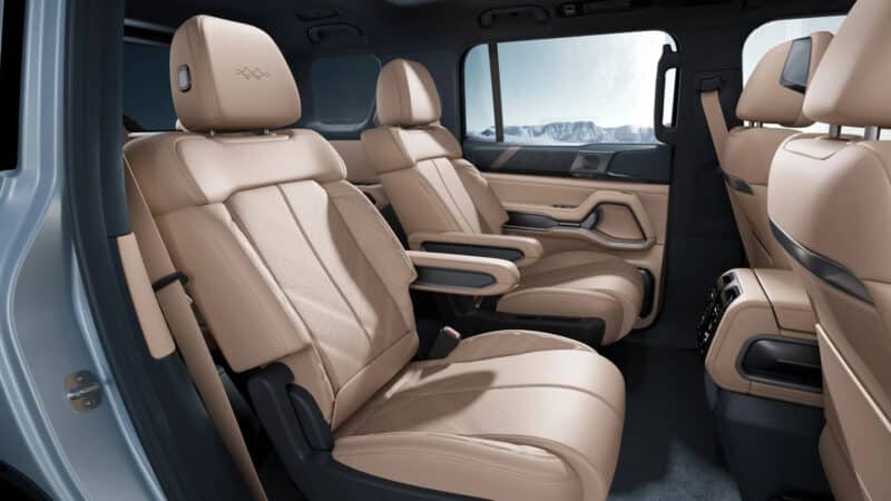 Denza-B8-plug-in-hybrid-4