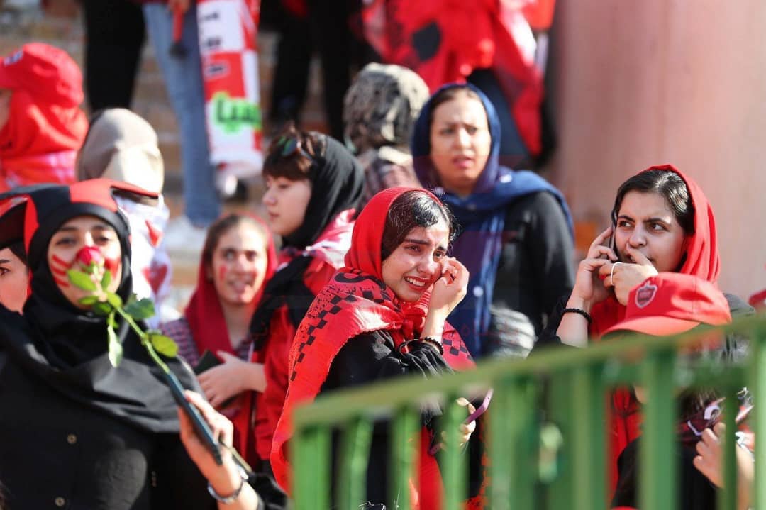 مخالفت شدید روزنامه وابسته به سپاه با ممنوعیت جدید ورود زنان به ورزشگاه‌ها