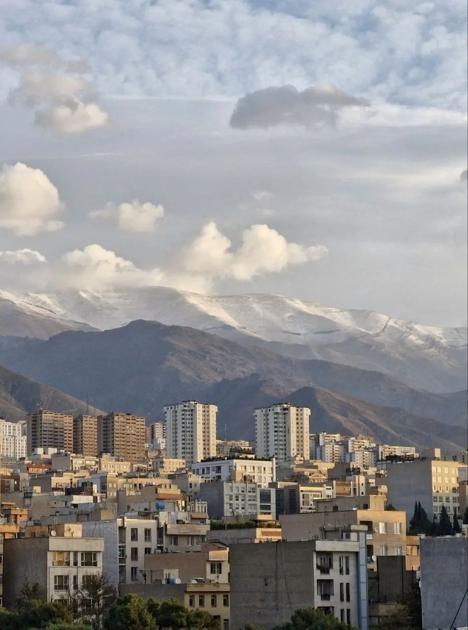 اولین برف پاییزی ارتفاعات تهران را سفیدپوش کرد