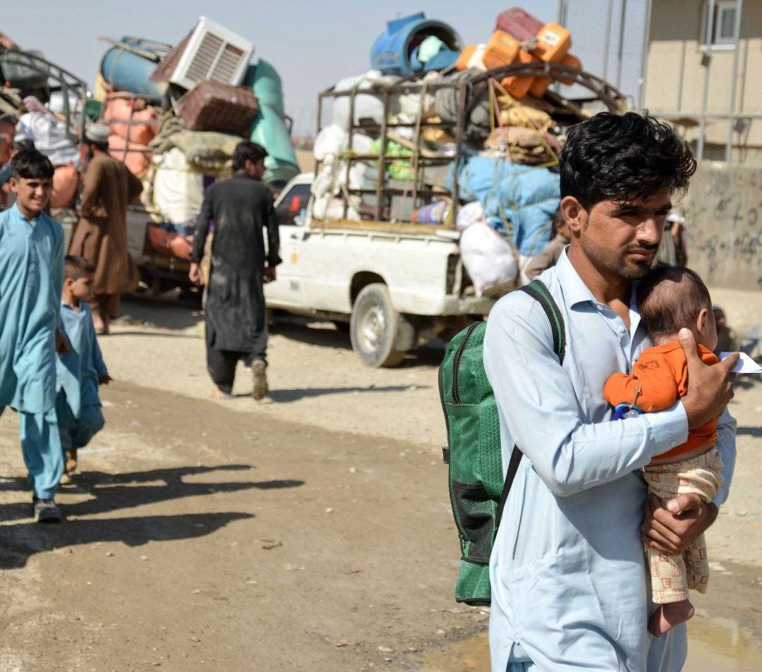 تصاویری از هجوم ۱۰هزار مهاجر افغان به مرزها