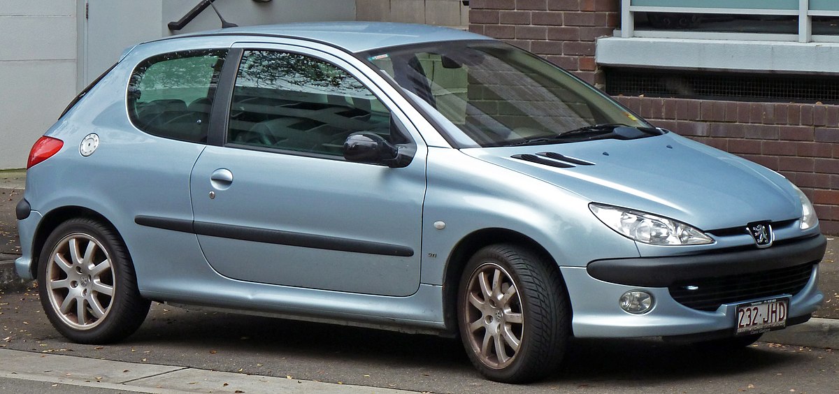 2001-2003_Peugeot_206_(T1)_GTi_3-door_hatchback_01